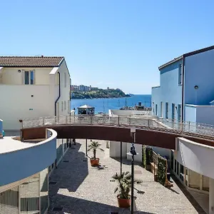 https://appartamenti-marina-di-salivoli.it-tuscanyhotel.com